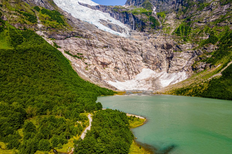 Zu sehen ist der Boyabeen Gletscher und es geht um die schönsten Nationalparks Europas.