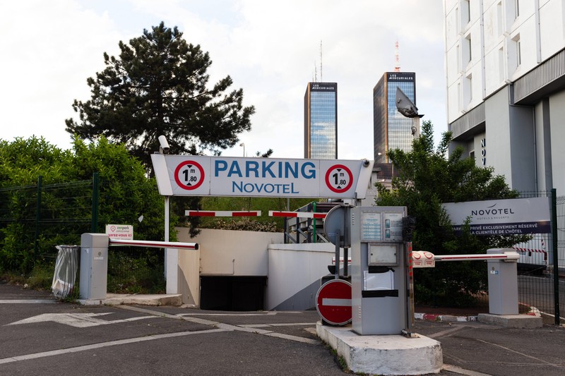 Manche Parkplätze können bei Hotels zum echten Problem werden.