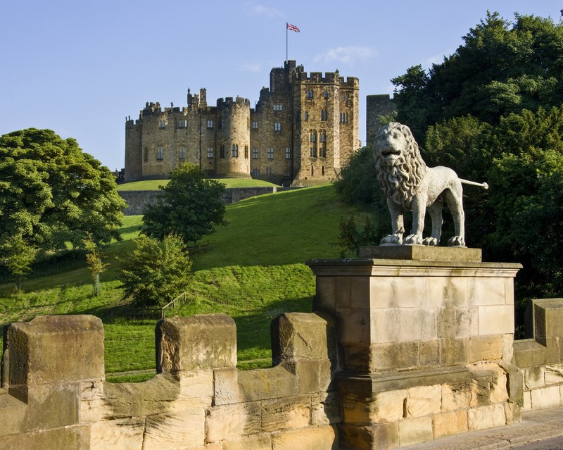 Das Alnwick Castle in Northumberland, bekannt als Hogwarts aus den „Harry Potter“-Filmen, zieht Fans aus aller Welt an.