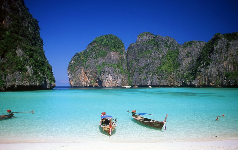 Der Strand in Koh Phi Phi in Thailand ist eine berühmte Filmkulisse.