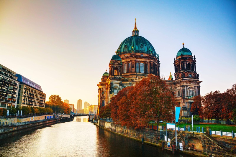 Der Dom steht in Berlin auf der Museumsinsel.