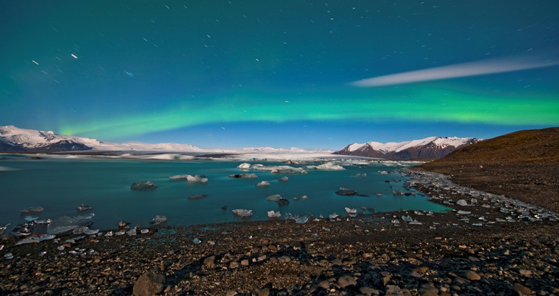 Wenn man zur richtigen Zeit kommt, kann man in Island Nordlichter sehen.