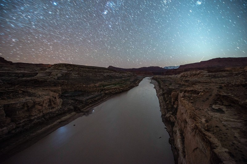 Auch den Stausee durch den Grand Canyon solltest du mal gesehen haben.
