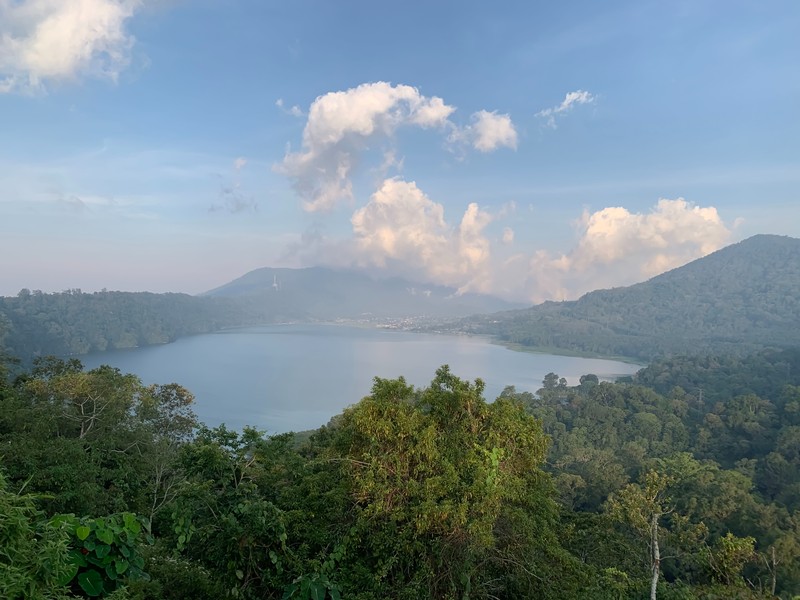 Bali wird oft als paradiesisches Reiseziel beworben, aber die Realität sieht anders aus.