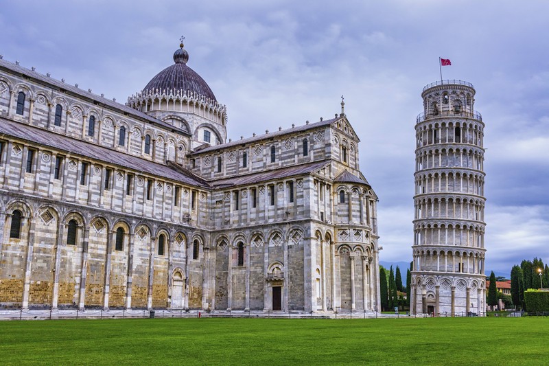 Die Hauptsehenswürdigkeit in Pisa ist natürlich der schiefe Turm und genau der Ort ist absolut überbewertet!