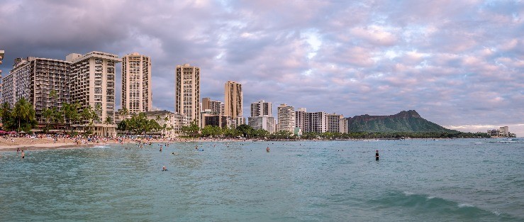 Einmal nach Hawaii? Den Traum haben leider so viele, dass die Strände nicht mehr so schön unberührt sind.