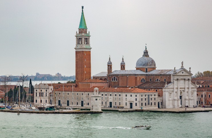 Venedig ist leider voll mit Touristen und somit echt überbewertet.