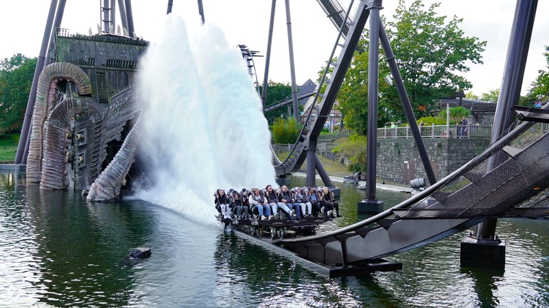 Der Heide-Park in Soltau ist mit über 850.000 Quadratmetern der größte deutsche Freizeitpark.