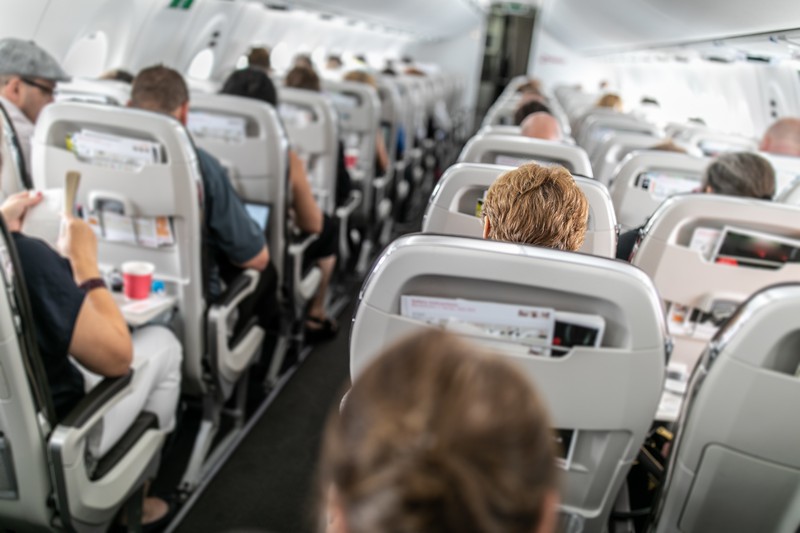 So überlebst du einen Langstreckenflug