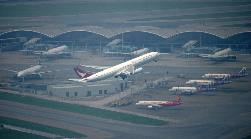 Dieses Bild zeigt den Hong Kong International Airport, den 5. besten Flughafen der Welt.