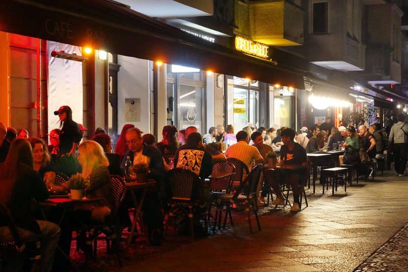 Viele Restaurants, gerade in beliebten Vierteln von Berlin, sind abends ziemlich schnell voll.