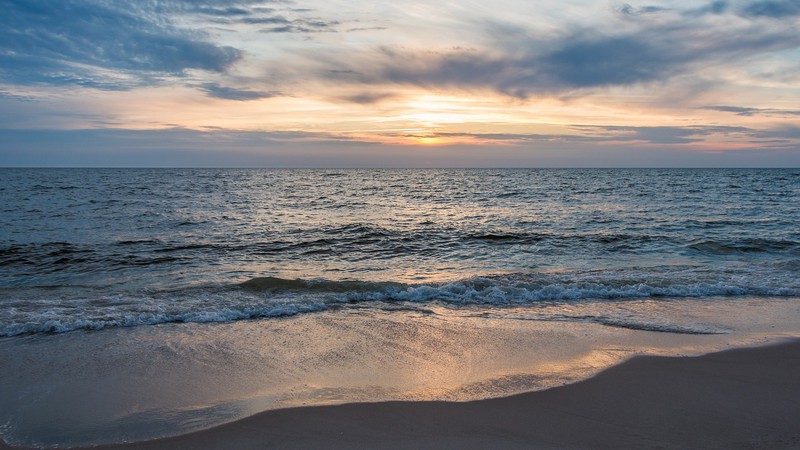 Urlaubsort ist abgebildet und es geht um sparen im Urlaub.