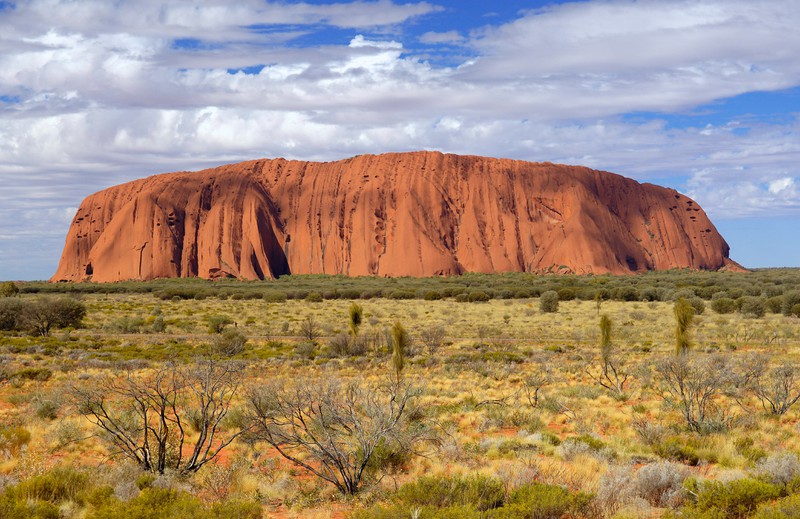 Dieses Bild zeigt Ayers Rock in Australien, einen Ort, den man beim Reisen gesehen haben muss.