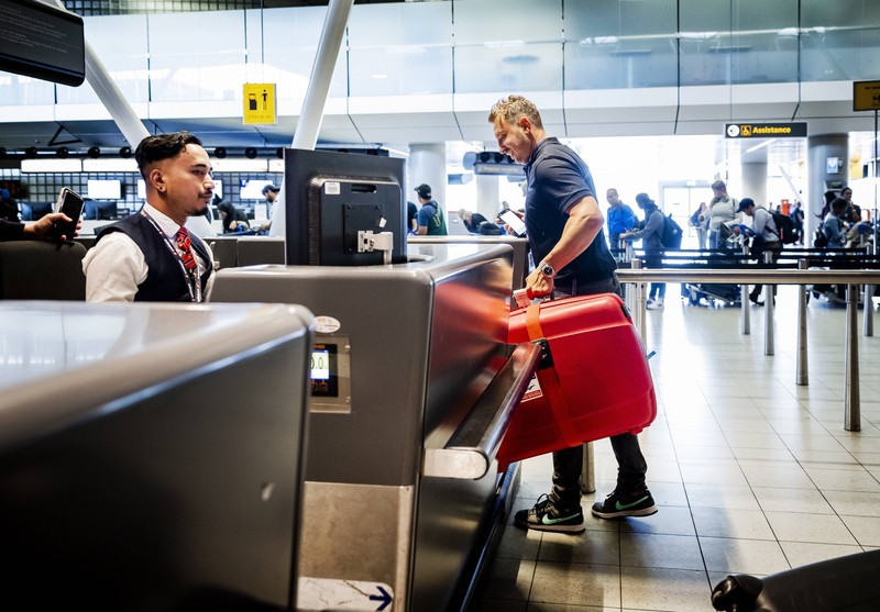 Es ist nicht unbedingt günstiger, wenn du Hin- und Rückflug zusammen buchst.