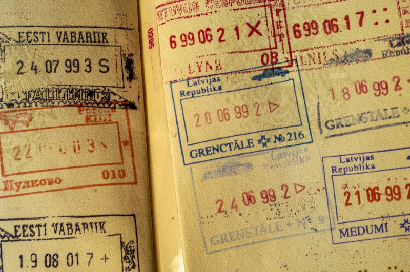 Menschen aus den Ländern haben ebenfalls einen mächtigen Reisepass.