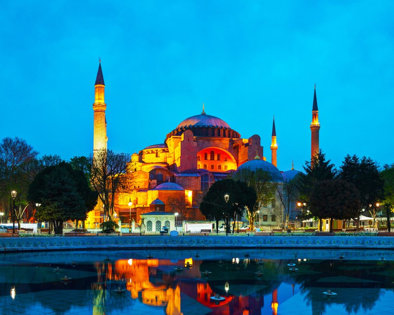 Istanbul lohnt sich allein schon wegen der schönen Moscheen und Paläste.