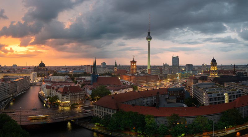Dieses Bild zeigt die Stadt Berlin, den perfekten Ort für einen Familienurlaub.