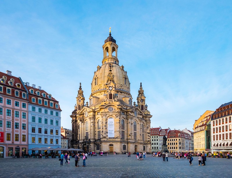 Dieses Bild zeigt die Stadt Dresden in Deutschland.