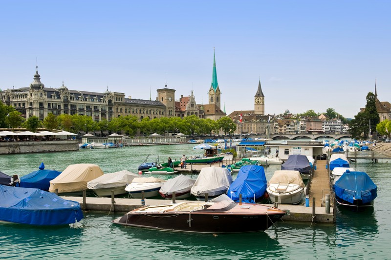 Man sieht Zürich und es geht um die teuersten Städte.