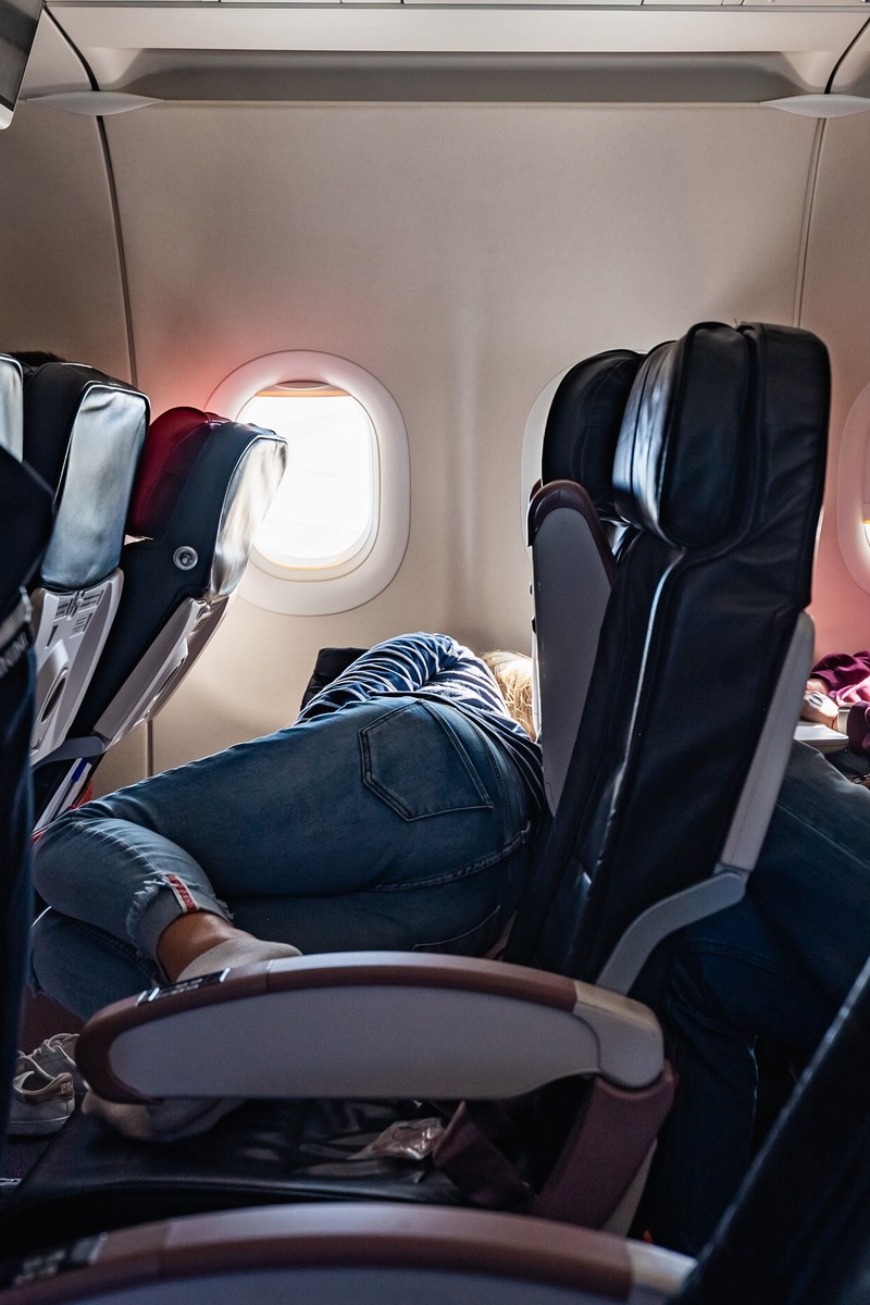Darf man sich im Flugzeug einfach hinlegen?