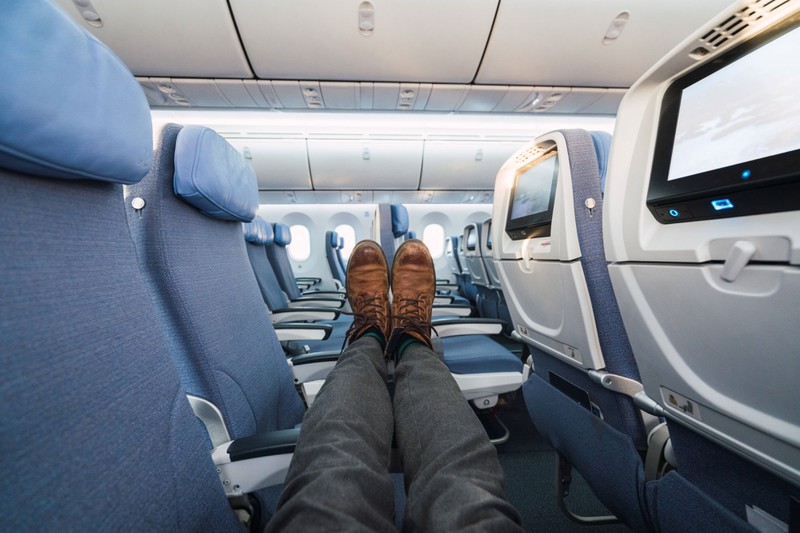 Leere Sitzreihe in einem Flugzeug