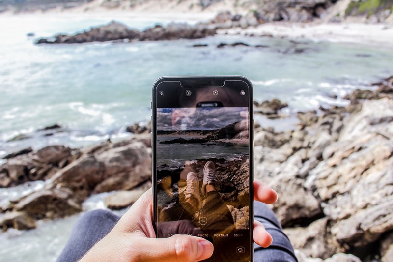 Handy, mit dem auf Reisen Fotos gemacht werden können