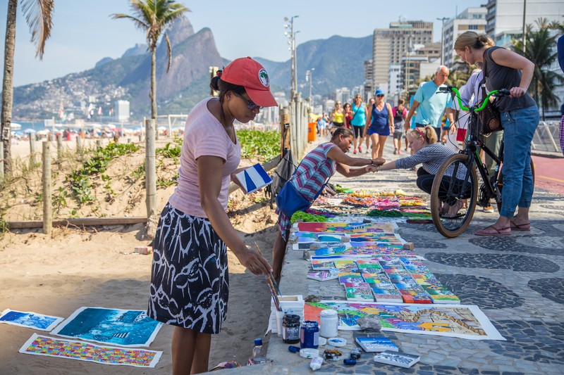 Strand von Ipanema und eine Künstlerin