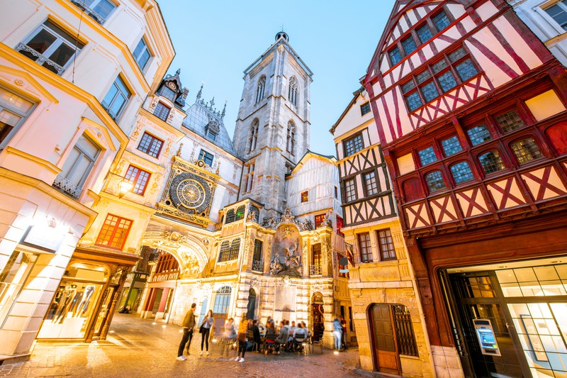 Rouen bei Nacht