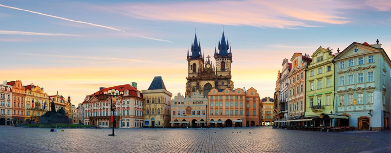 Prag ist berühmt für diesen Stadtplatz.