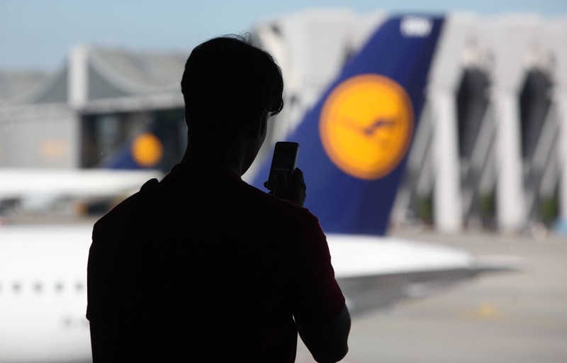 Am Flughafen und im Flugzeug gibt es einige Hinweise für dein Handy, die du unbedingt beachten solltest.