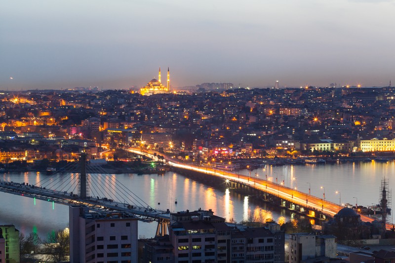 Der Ausblick auf Istanbul in der Türkei ist eine Reise wert.