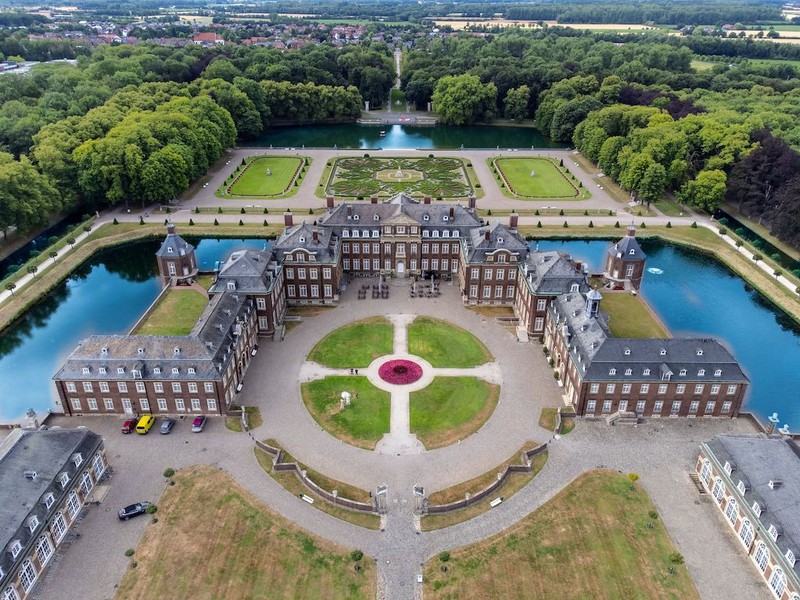 Das Schloss Versailles ist eines der historisch berühmtesten Gebäude der Welt.