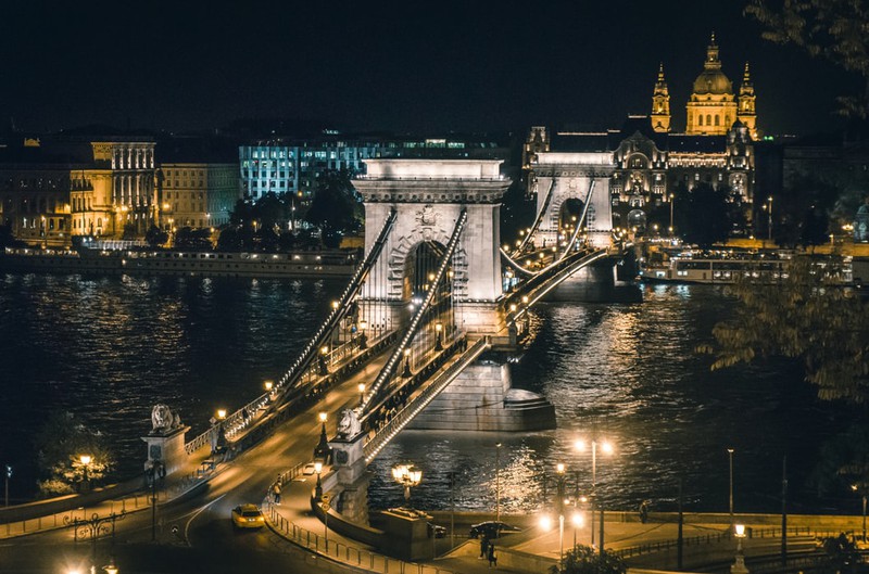 Budapest im Dunkeln