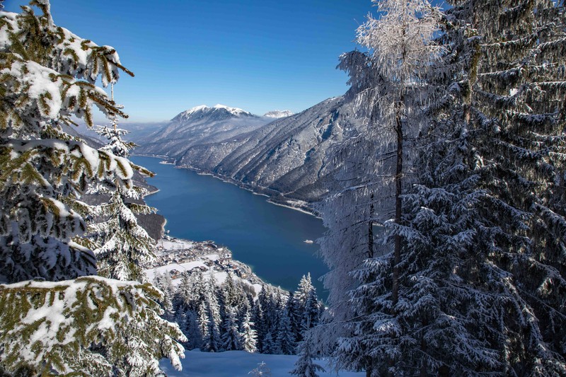 Achensee ist in Tirol sehr bemerkenswert.
