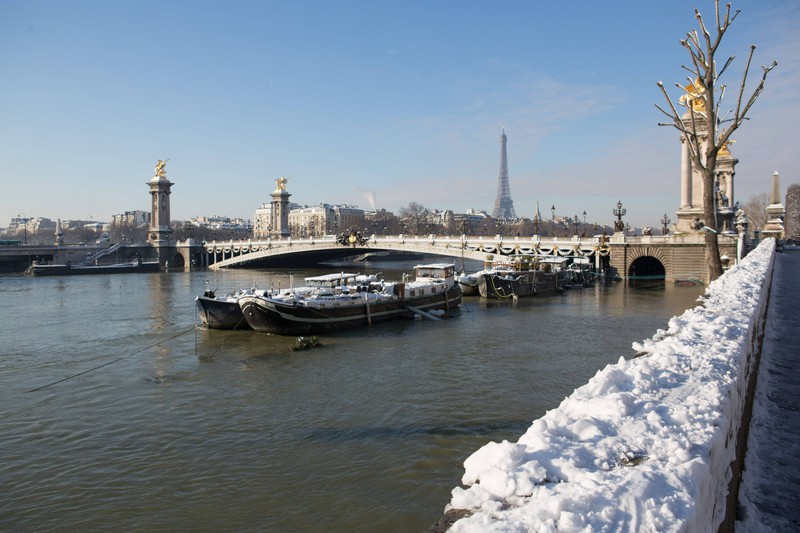 Schneebedecktes Paris