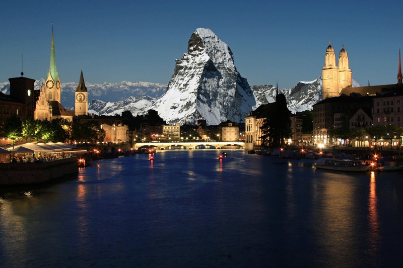 Zürich in der Schweiz an Weihnachten: Ein traumhafter Ort um Urlaub zu machen.