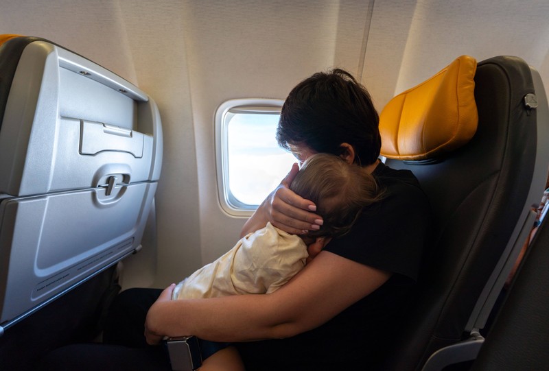 Die Sicherheit von Babys und Kleinkindern im Flugzeug ist ein wichtiges Thema.