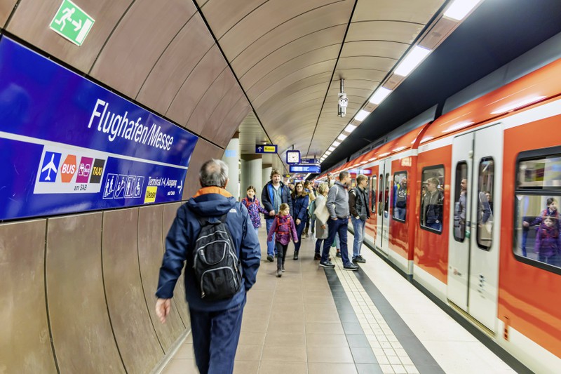 Mit den Zug-zum-Flug-Ticket lässt sich ein günstiger Urlaub buchen, auch wenn man mehr Zeit einplanen muss