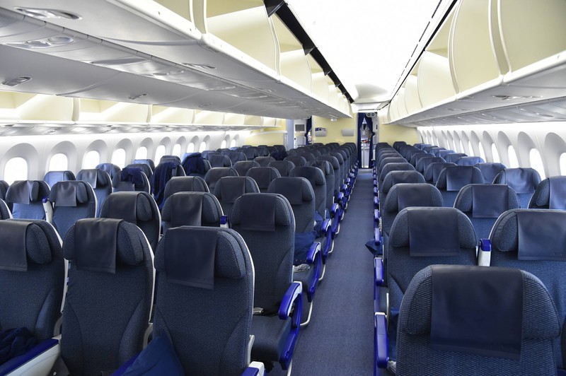 Man sieht die Reihen im Flugzeug, wo aber die Reihe 13 und Reihe 17 fehlen, da sie Unglück und Pech versprechen
