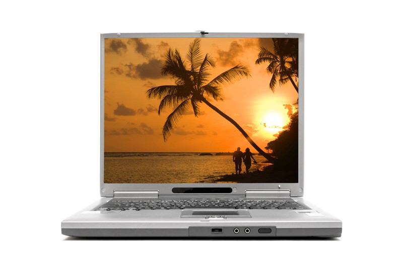 Laptop zeigt Urlaubsstrand