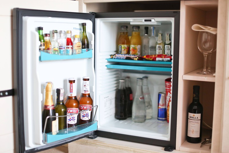 Um schlank im Urlaub zu bleiben sollte man die Minibar nicht benutzen