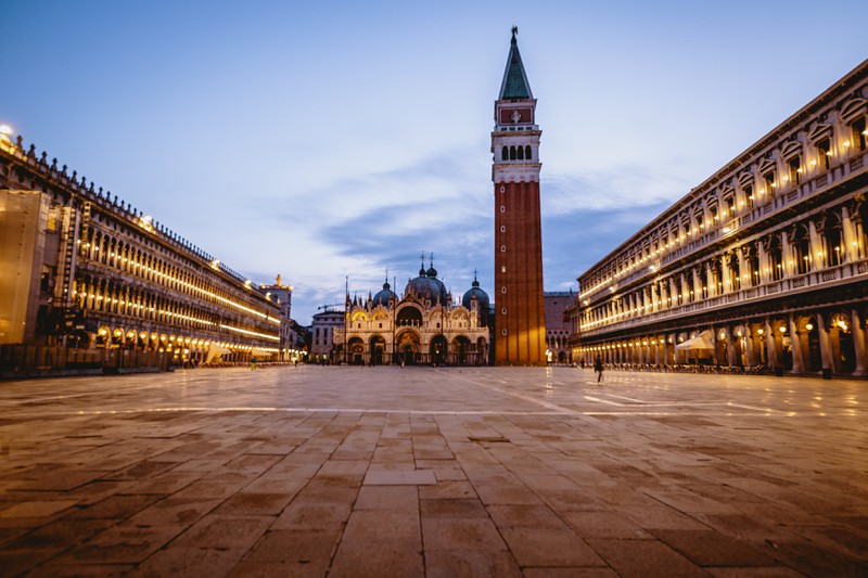 Der Markusplatz in Venedig ist eine Sehenswürdigkeit, die jeder Venedig-Tourist gesehen haben sollte.