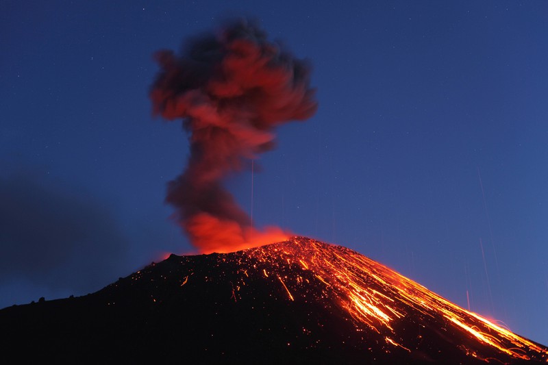 Vulkan Krakatau eruptiert in Indonesien, deshalb ist es einer der gefährlichsten Vulkane weltweit