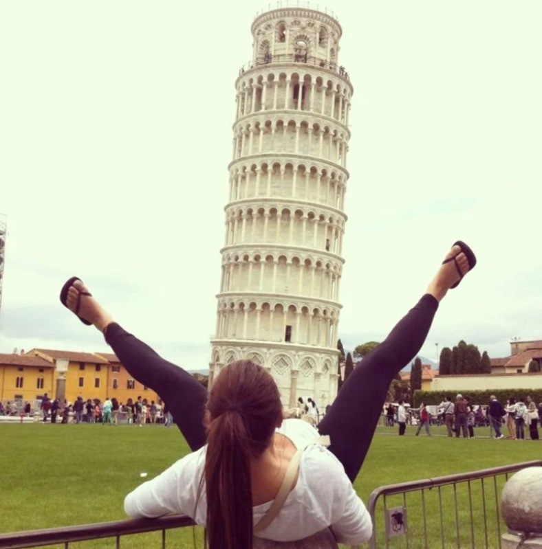 Den Touristen in Pisa fällt immer wieder etwas Neues ein.