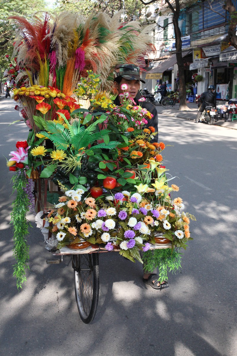 Der Trick mit den "Gratis-Blumen" funktioniert immer wieder bei Touristen und sorgt für Unruhen, vor denen du dich aber ganz einfach schützen kannst.
