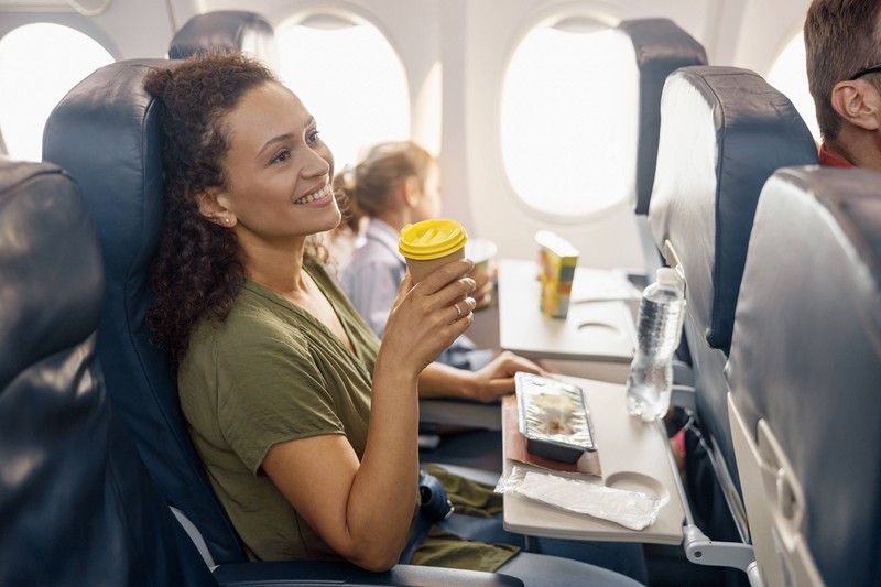 Im Flugzeug sollte man nicht zu kalte Getränke trinken