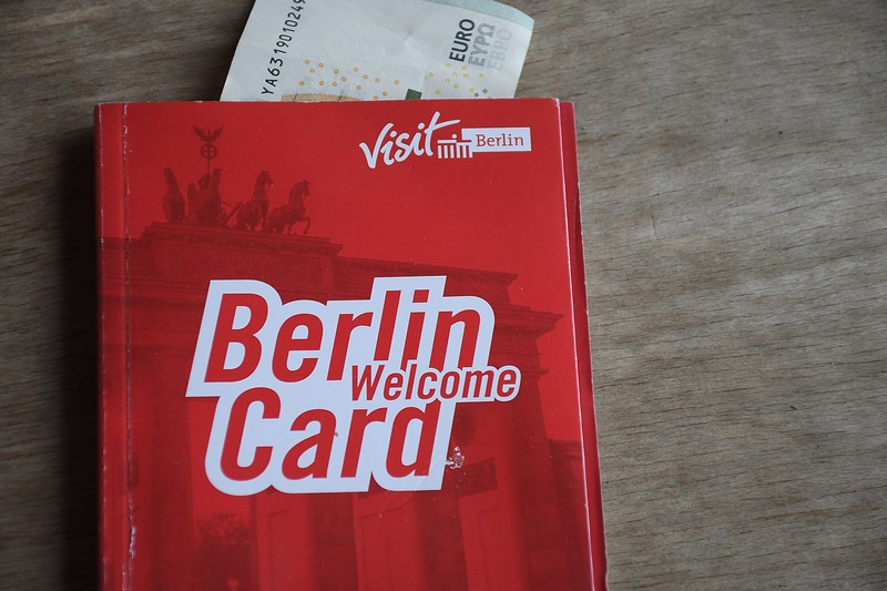 An vielen Orten auf der Welt kann man "Touristen Pässe" kaufen, in denen zahlreiche Aktionen gratis inbegriffen sind.
