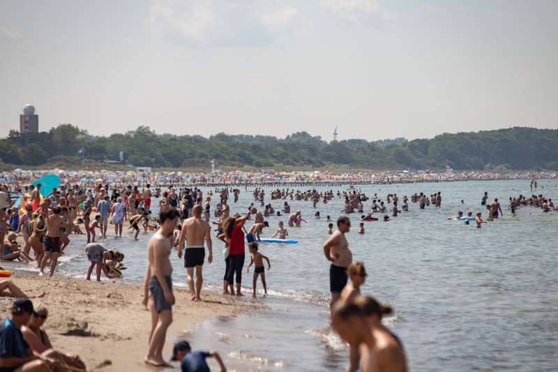 Dieses Jahr gilt es 4 Corona-Regeln während eines Strandurlaubs in Deutschland zu beachten.