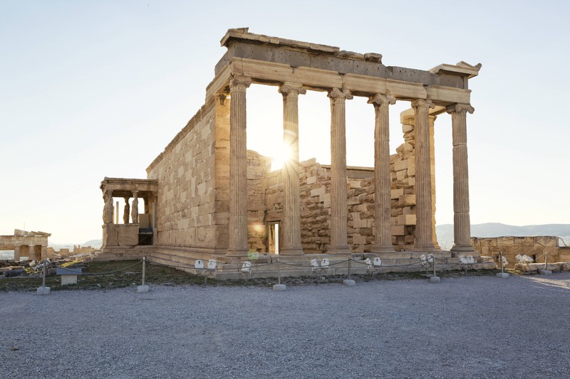 Die Akropolis liegt in der Hauptstadt Griechenlands. Wie heißt die gesuchte Stadt?