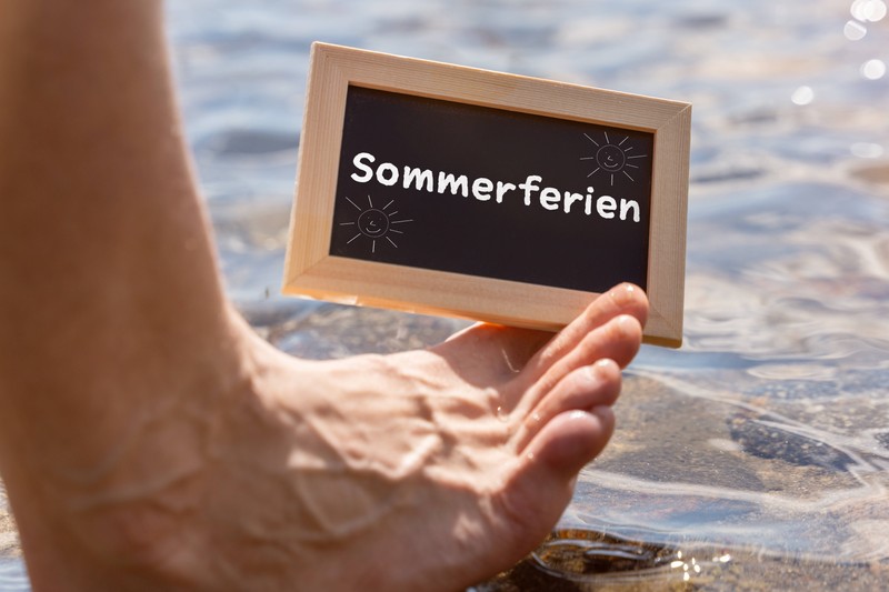 In einigen Monaten und Wochen im Jahr 2025 haben viele Kinder Schulferien. Das bedeutet, dass die Preise für den Urlaub höher werden.